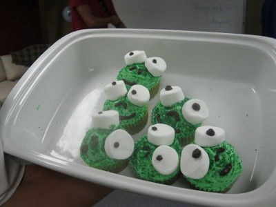 kissing frogs cupcakes